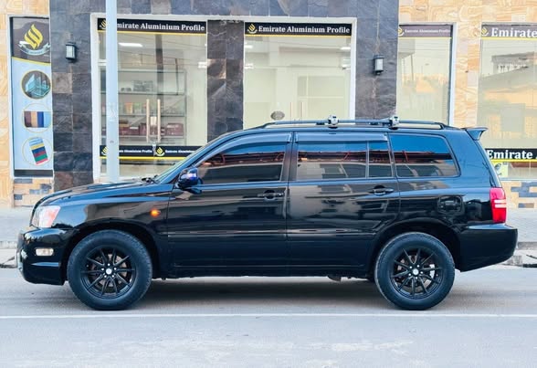 A picture of Toyoya Kluger Whatsapp 0755984282 Price Bei 16 8mil 2AZ Cc