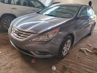 A picture of Hyundai Sonata 2012