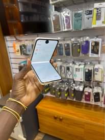 A picture of Samsung flip 3