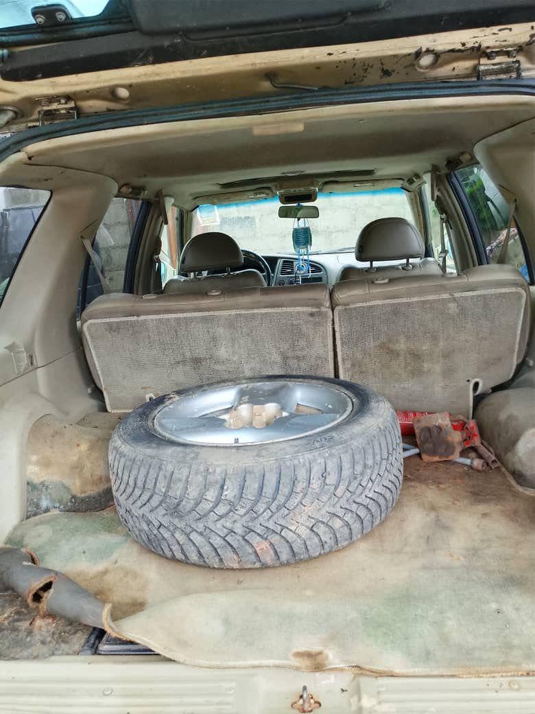 A picture of 2003 Infinix qx4