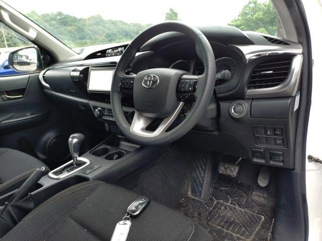 A picture of DAMAGED TOYOTA HILUX READY TO BE IMPORTED UGX 30MILLION CALL