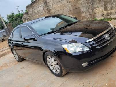 A picture of Cleanly used Toyota Avalon 08