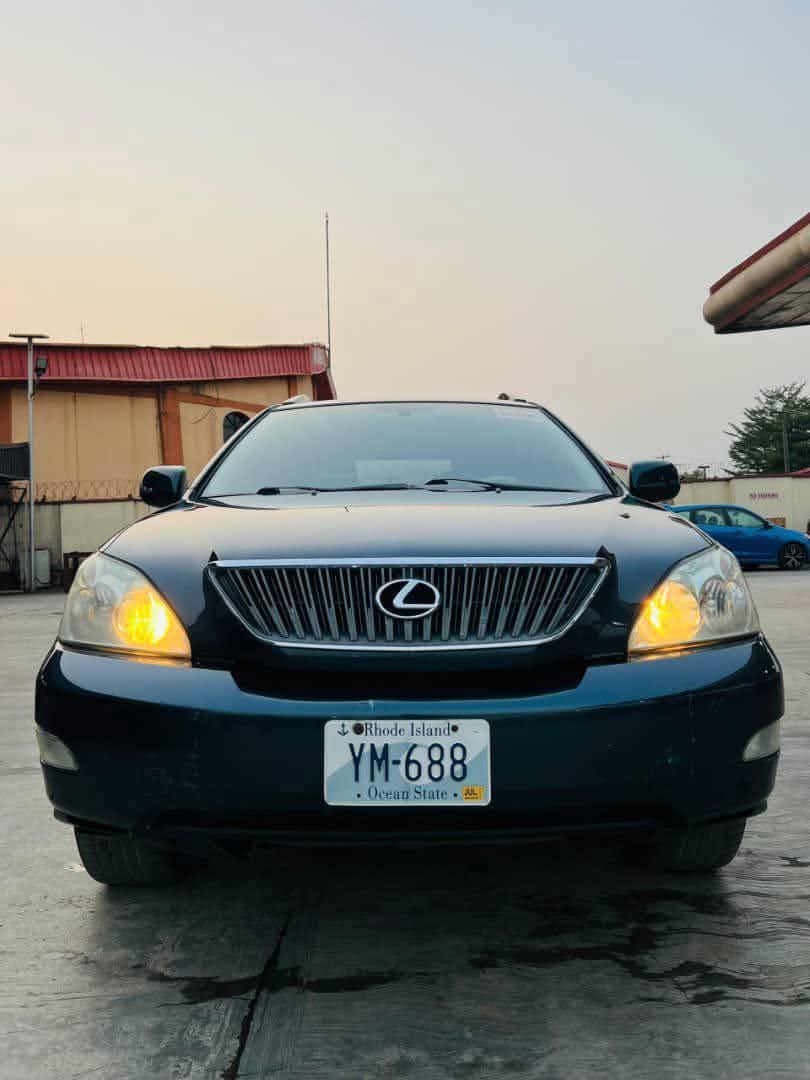 A picture of 2005 Lexus rx 330
