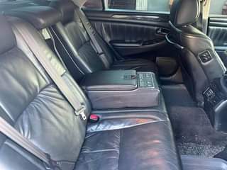 A picture of TOYOTA CROWN
