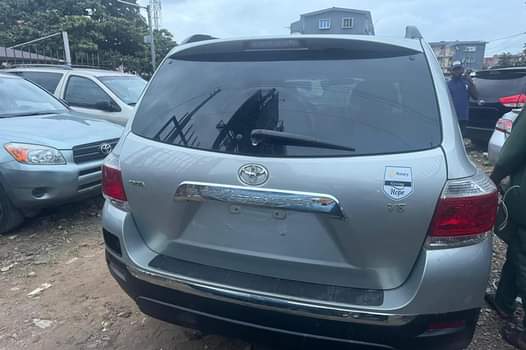 A picture of Toyota Highlander 2011 upgraded to 2013