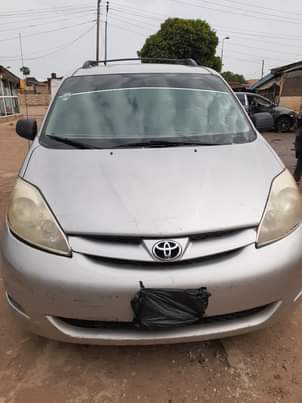 A picture of Distress sells Price drop Toyota Sienna 07 Neatly Used Registered