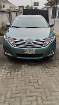 A picture of 2009 10 Toyota VENZA First body on first flash First