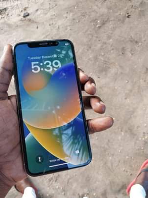 A picture of IPhone X plain