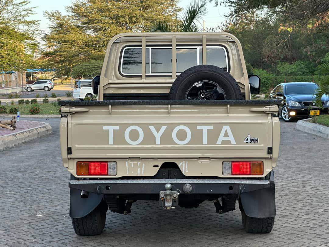 A picture of TOYOTA LAND CRUISER 79 SERIES 2022