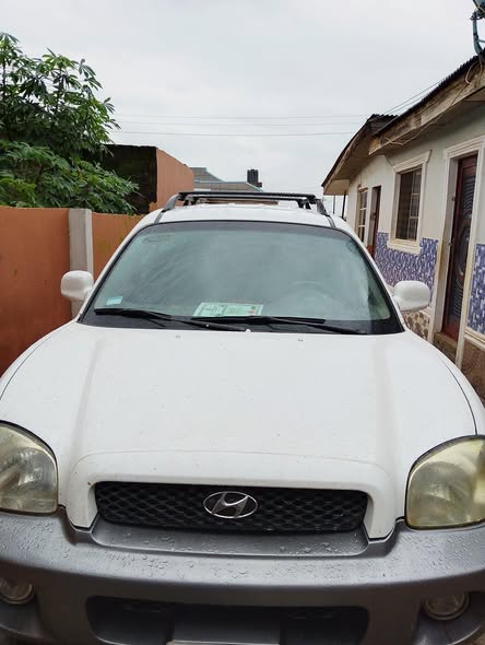 A picture of Hyundai Santafe 2006 model tokunbo standard first user
