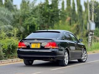 A picture of Toyota crown athlete