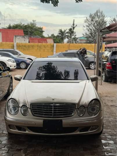 A picture of MERCEDES BENZ E350 2005