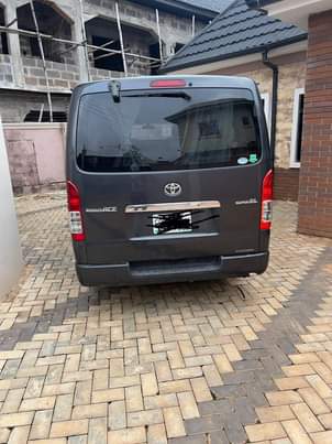 A picture of TOYOTA HIACE BUS