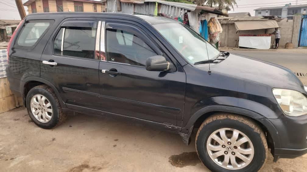 A picture of 2005 Honda cr v