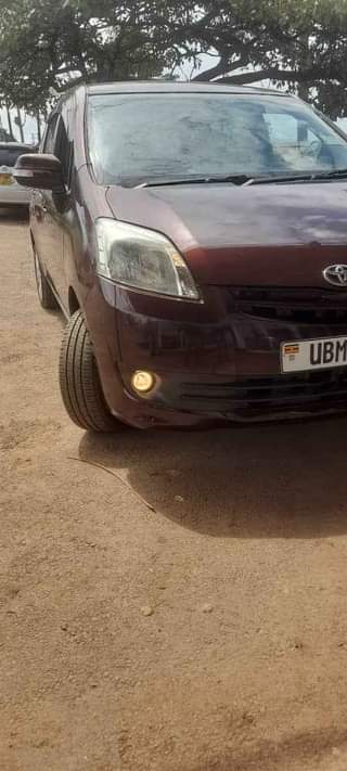 A picture of Toyota passo sette 24m