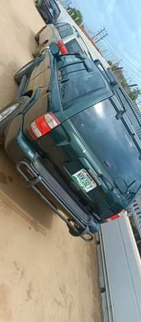 A picture of Nisan pathfinder 2000