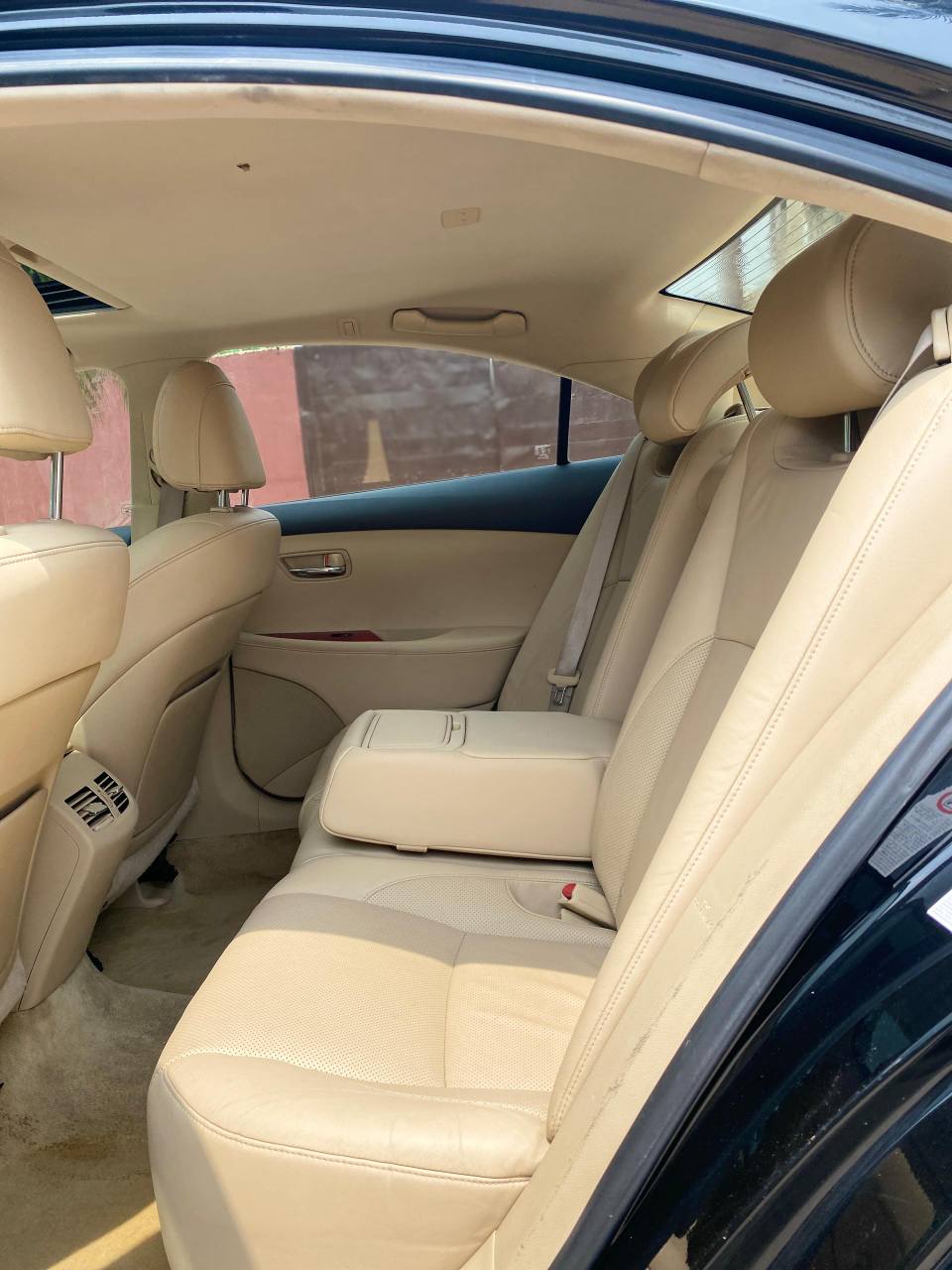 A picture of FOREIGN USED LEXUS ES350