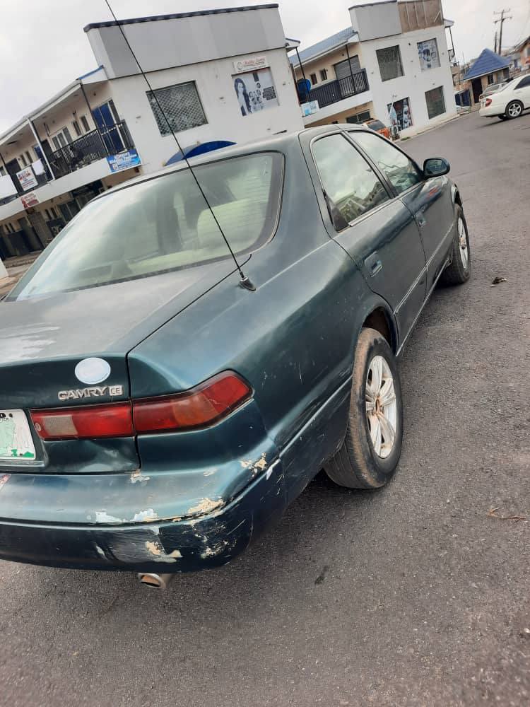 A picture of Fast fingers Toyota Camry pencil First body engine is tapping
