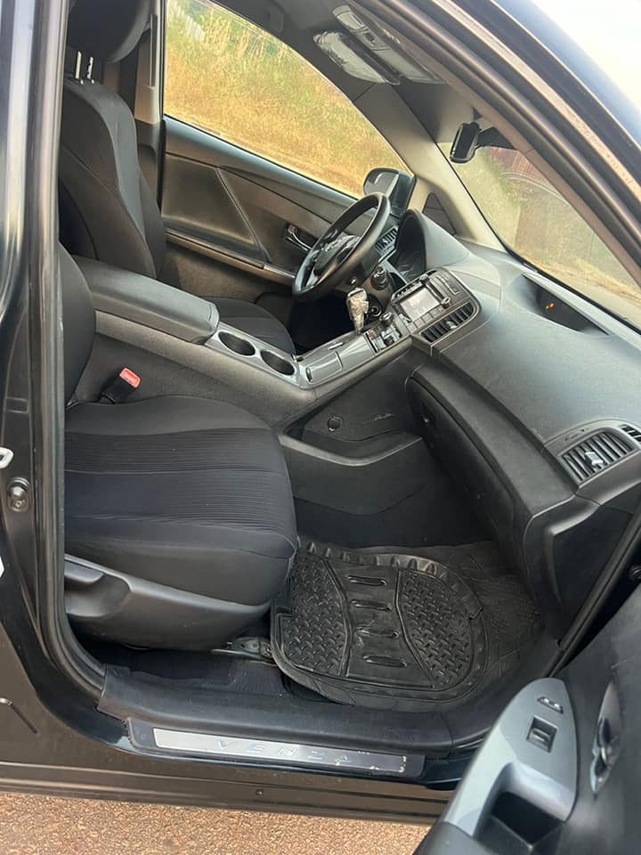 A picture of Naija used Toyota venza 2016 in pristine condition is Available
