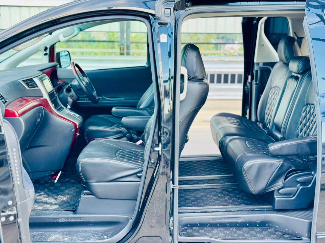A picture of Toyota Alphard