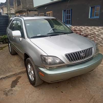 A picture of Rx 300 2002 Pure first body Engine gear and AC