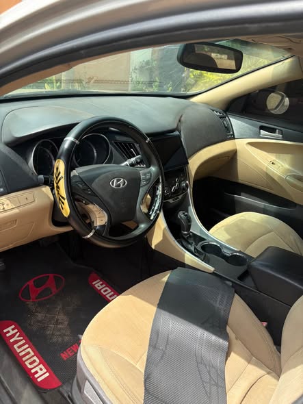 A picture of Hyundai 2012