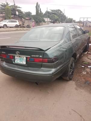 A picture of 2000 Toyota Camry Registered TINY LIGHT