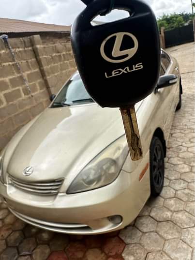 A picture of Registered Lexus Es330 available