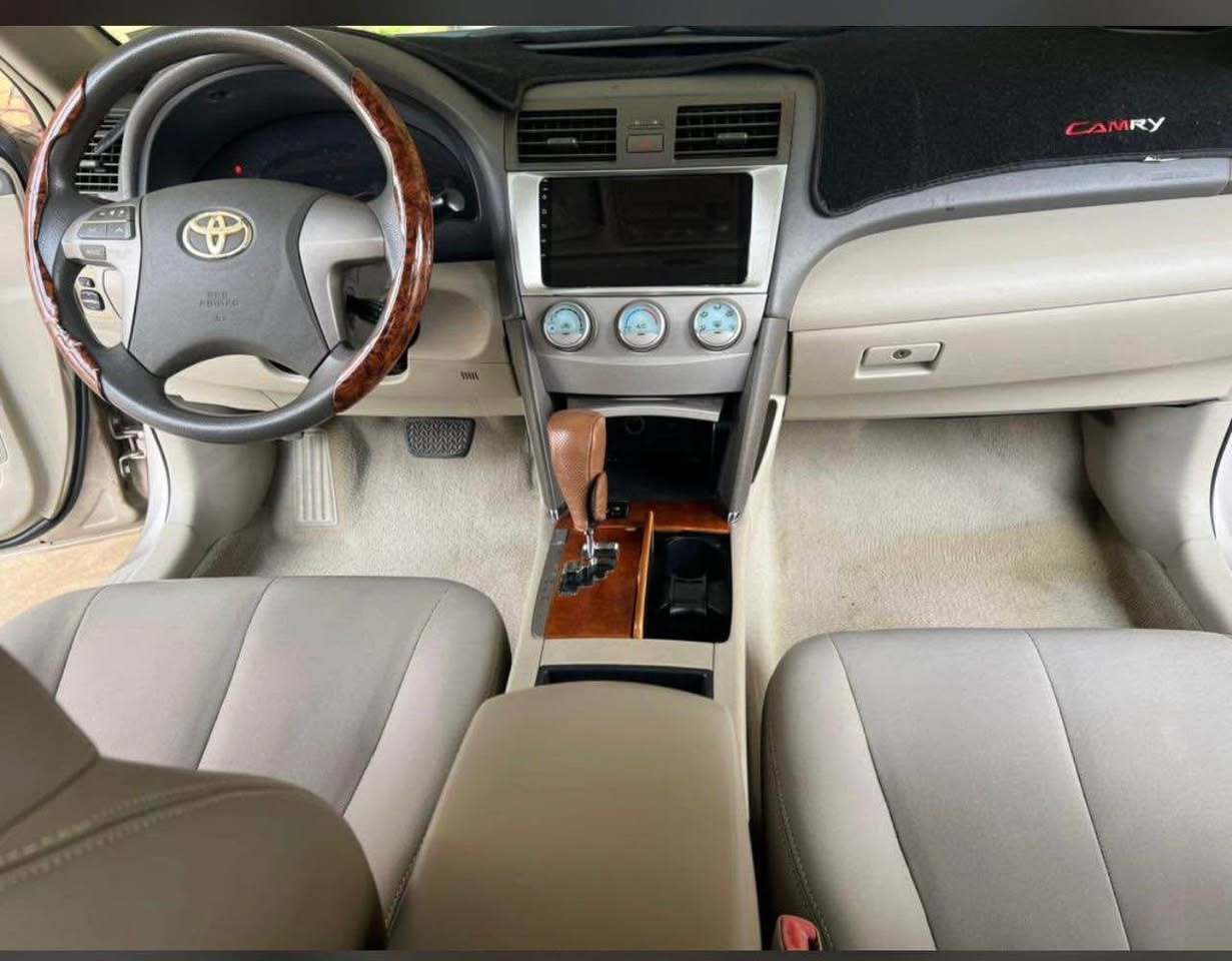 A picture of Neatly used 09 Toyota Camry
