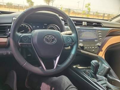 A picture of 2020 Toyota Camry come EUC
