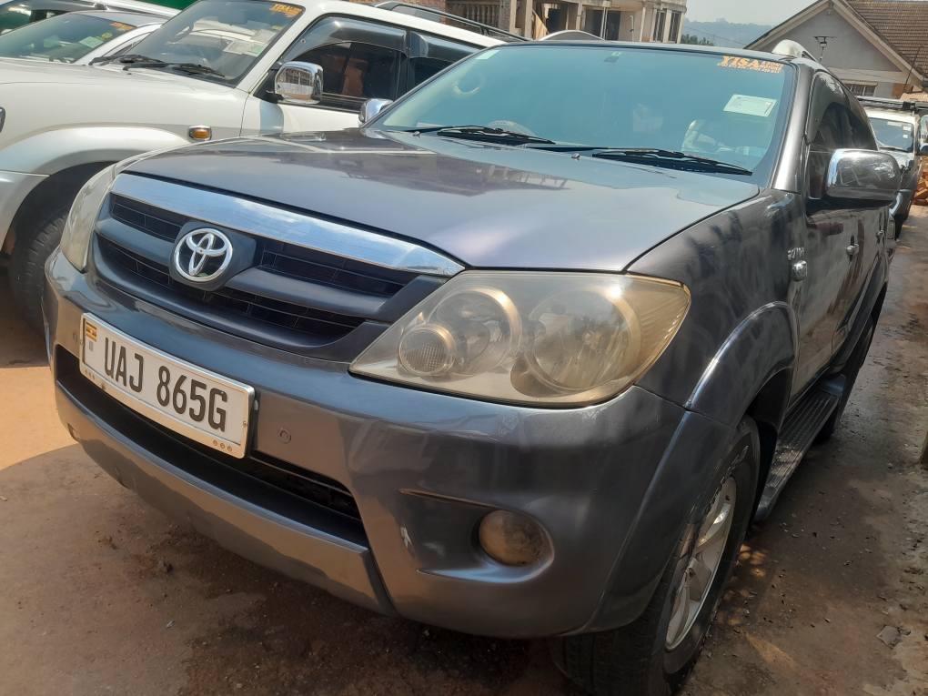 A picture of Toyota Fortuner 2003 33M UGX