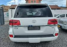 A picture of LANDCRUISER VXR V8