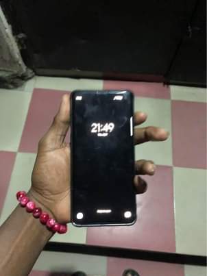 A picture of Samsung galaxy s10 plain