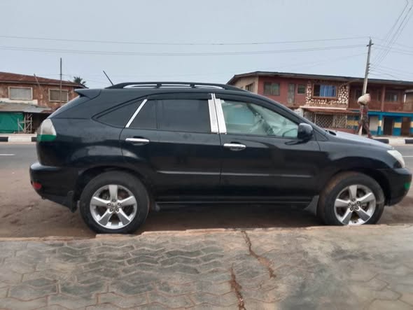 A picture of Lexus Rx 330