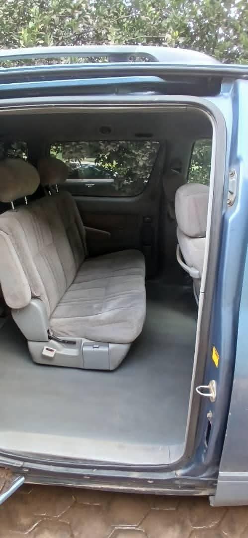 A picture of 2006 TOYOTA SIENNA space bus