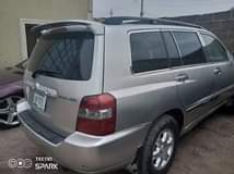 A picture of Toyota Highlander 05
