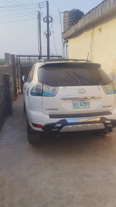 A picture of LEXUS RX 330 2005 model sound engine and gear AC