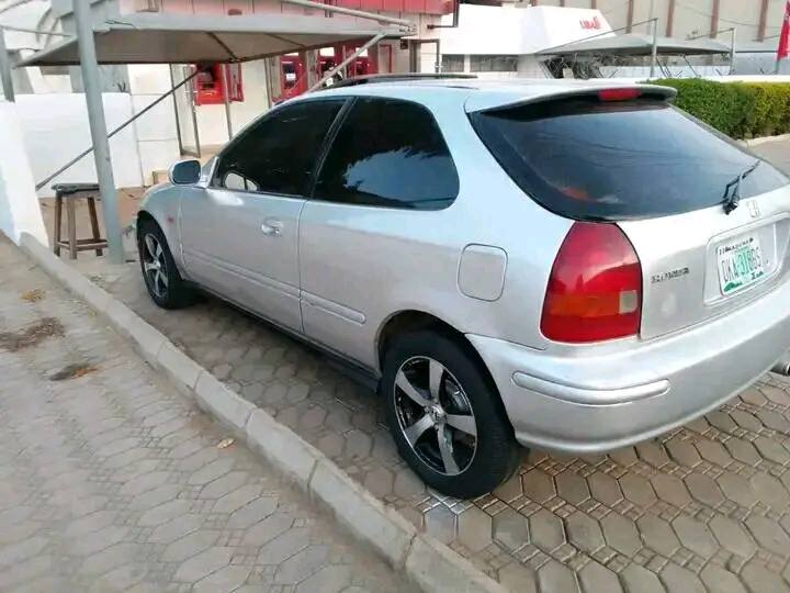 A picture of Distress sell Honda Civic untampered engine and gear box AC