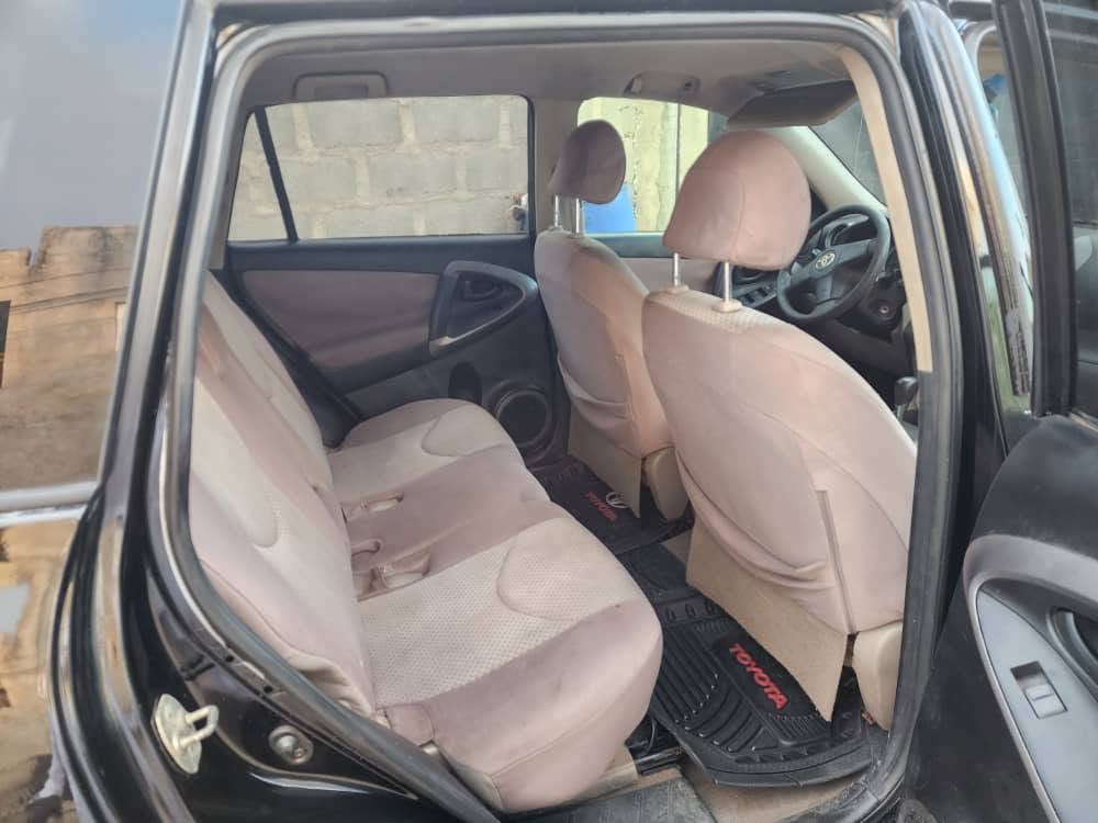 A picture of Toyota rav 4 2008