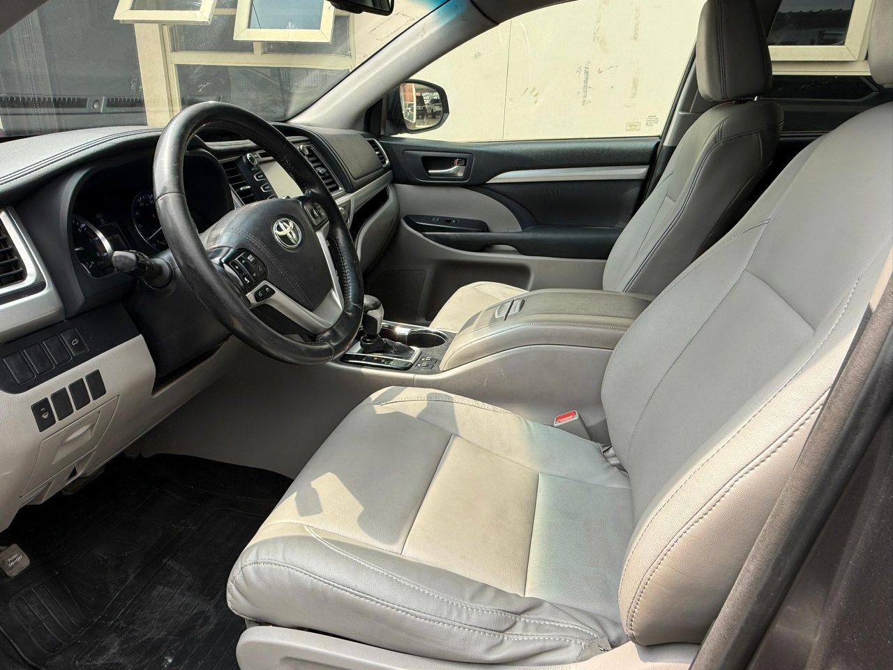 A picture of Toks Standard 2015 Highlander XLE Price 23million
