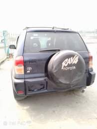 A picture of Toyota RAV4 baked on first body buy and drive 2004