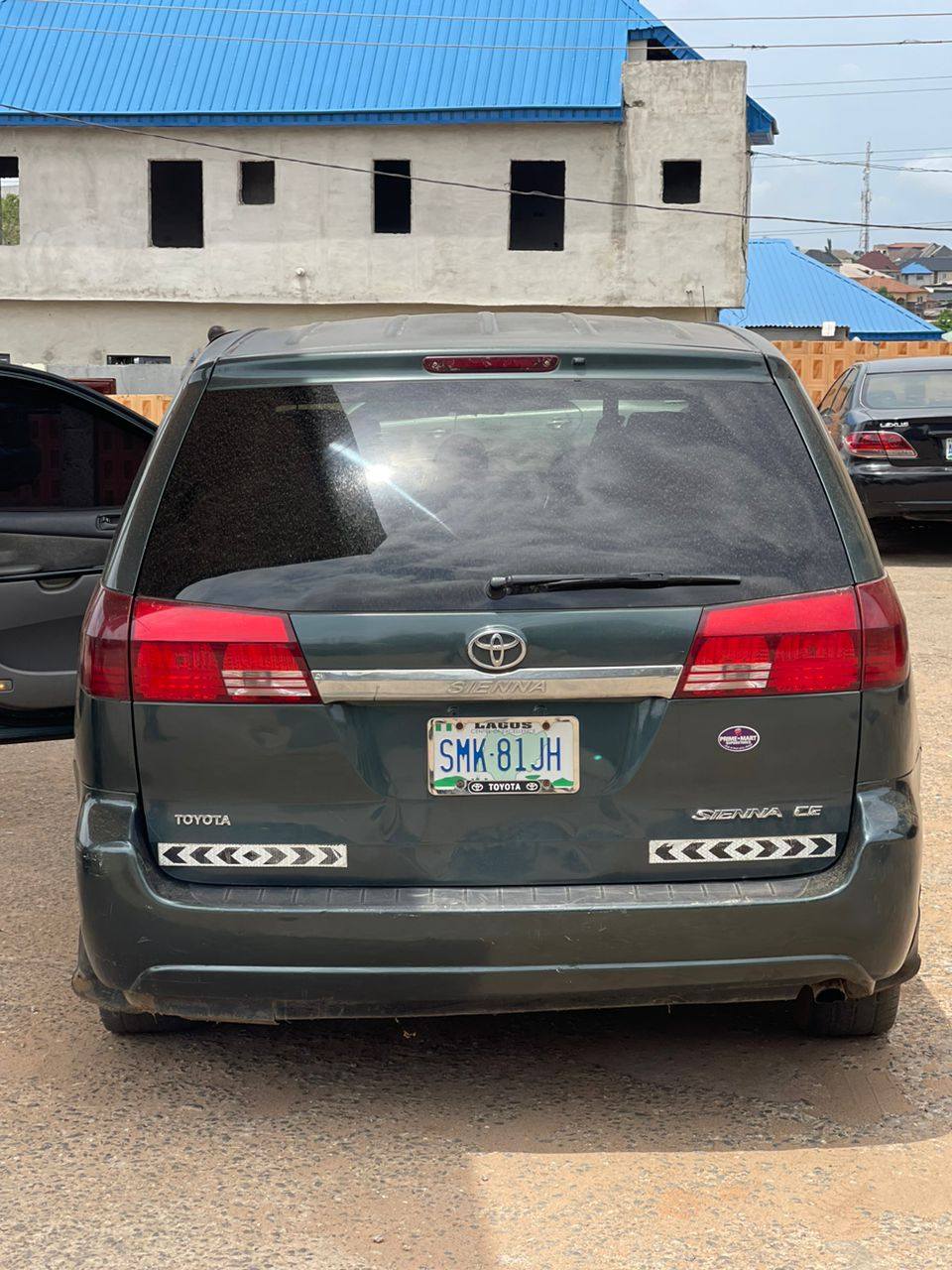 A picture of Toyota Sienna 05