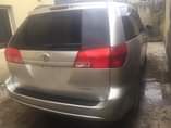 A picture of Toyota Sienna xle 2005