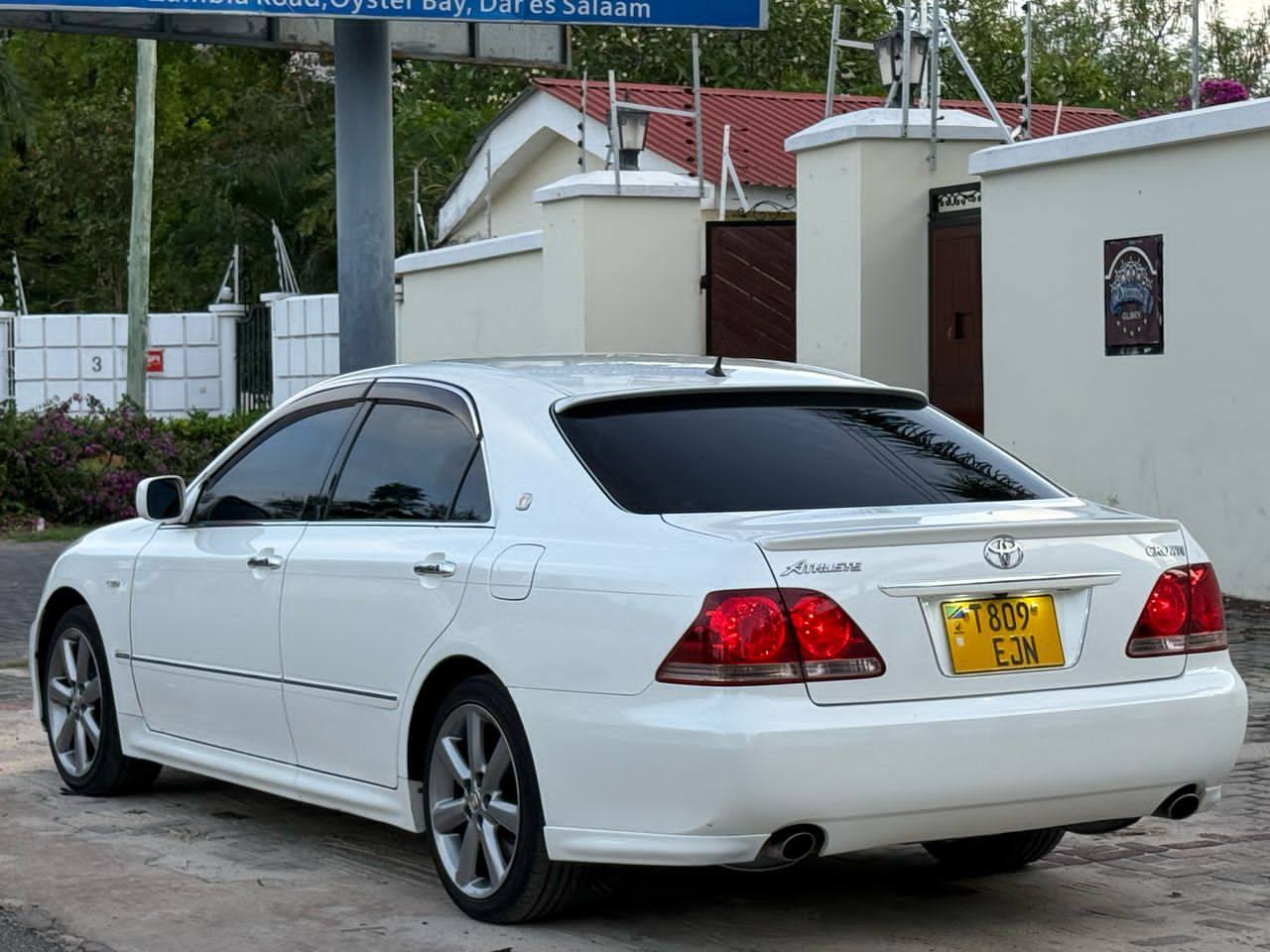 A picture of TOYOTA CROWN ATHLETE EJN