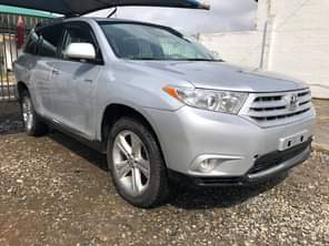 A picture of 2013 model Toyota Highlander limited edition Direct tokumbo Accident free