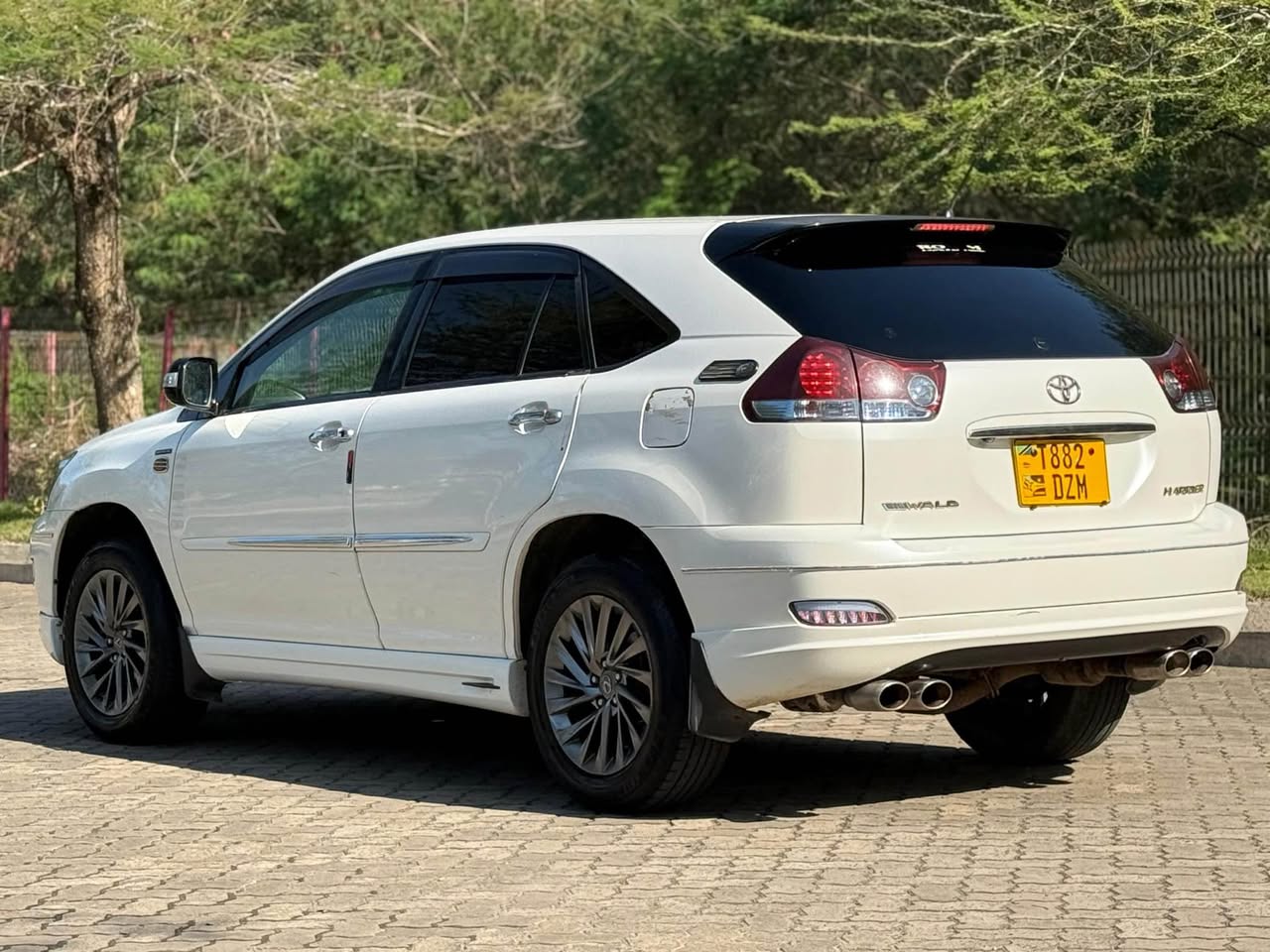 A picture of TOYOTA HARRIER FOR SALE