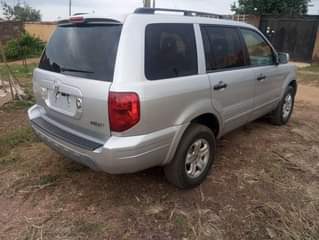 A picture of Honda Pilot 04