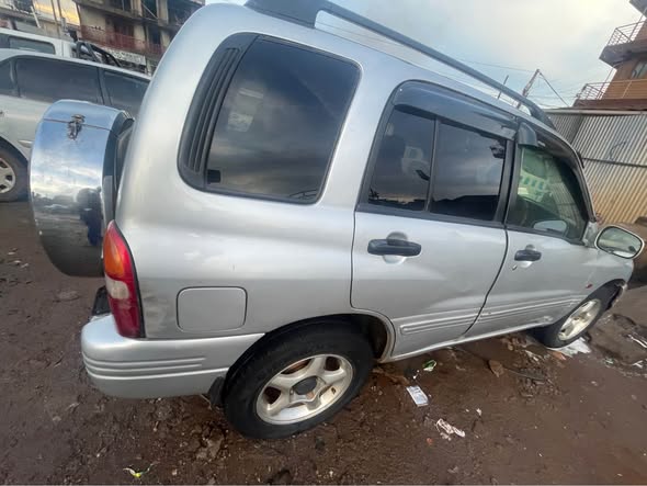 A picture of Suzuki Escudo 1998 model