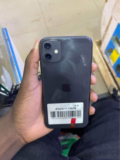 A picture of Iphone 11 64gb at 750k