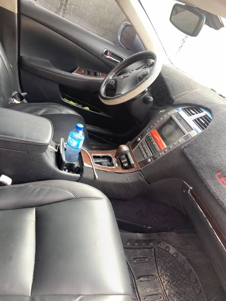 A picture of 2011 LEXUS ES350 USED